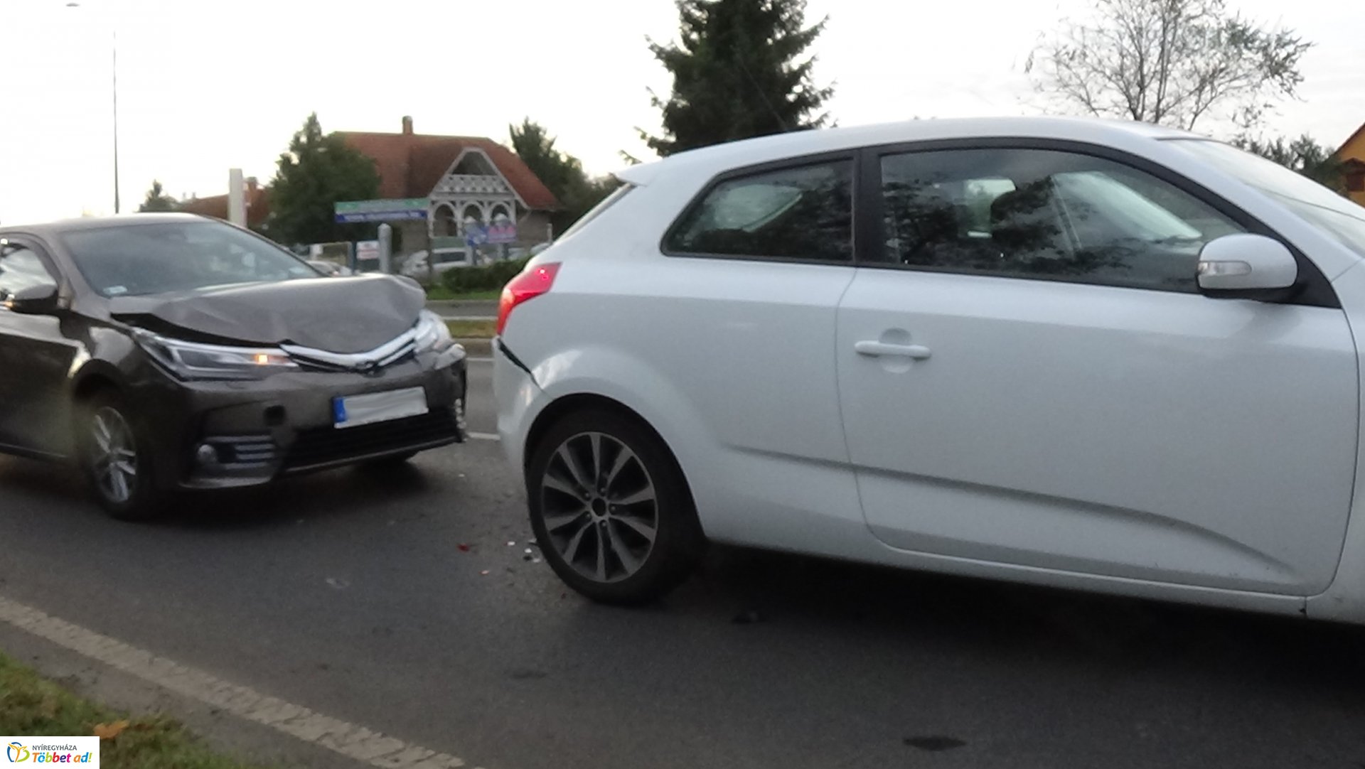 Hármas ráfutásos baleset történt a 41-es főútvonalon