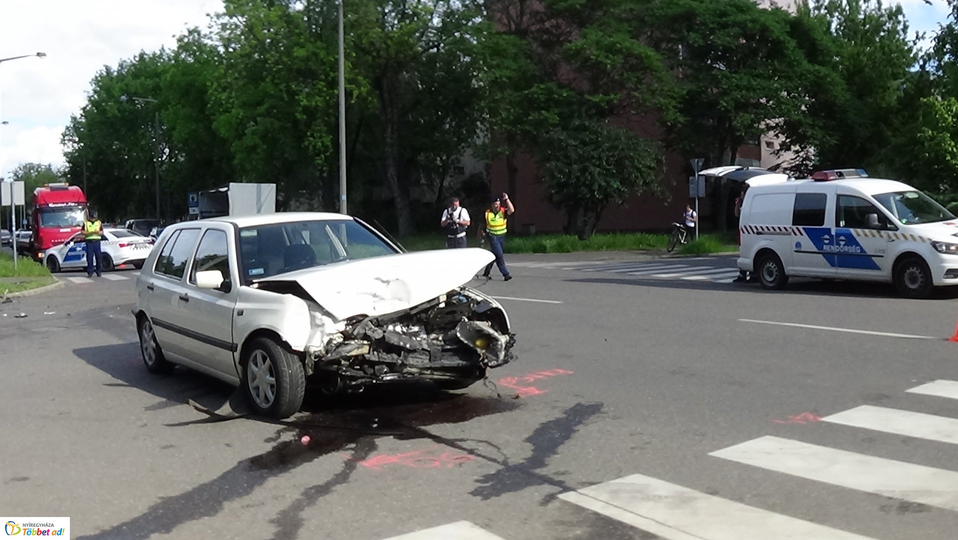 Három személy kórházban