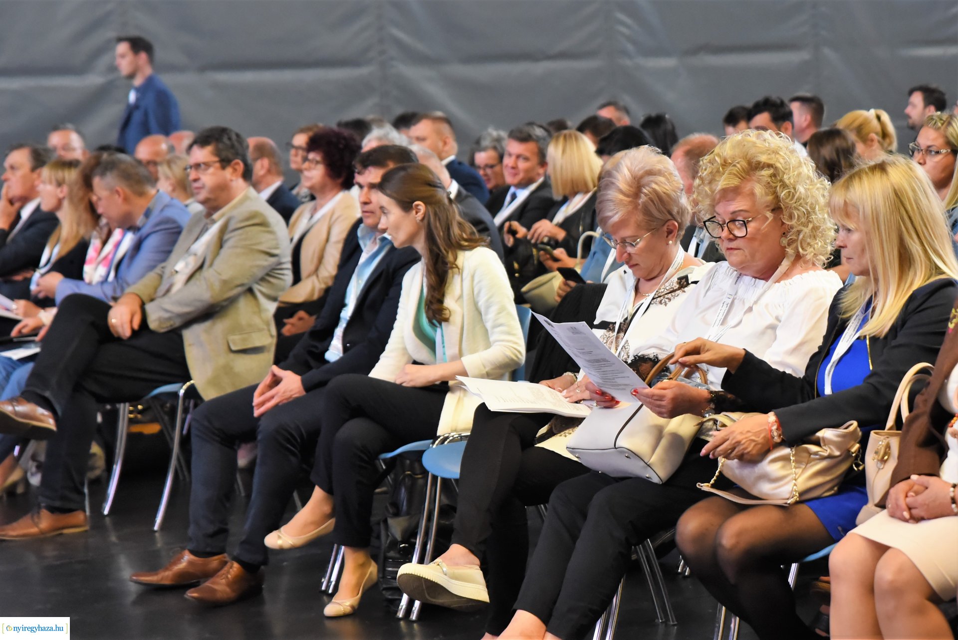 Helyben? Rendben! -  projektbemutató, szakmai konferencia 