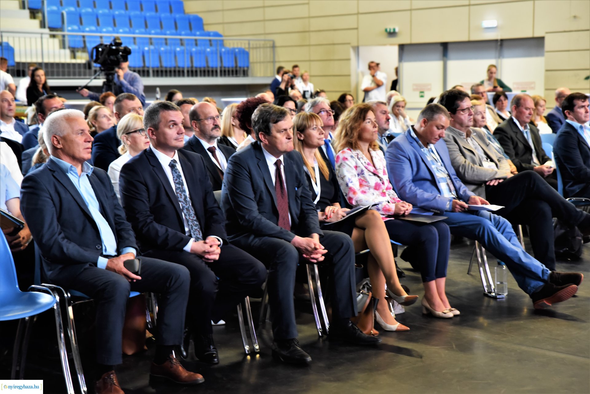 Helyben? Rendben! -  projektbemutató, szakmai konferencia 