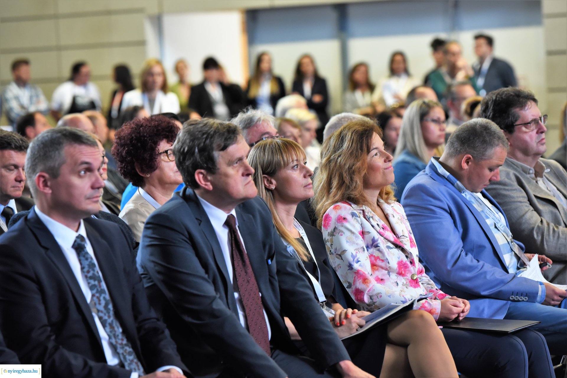 Helyben? Rendben! -  projektbemutató, szakmai konferencia 