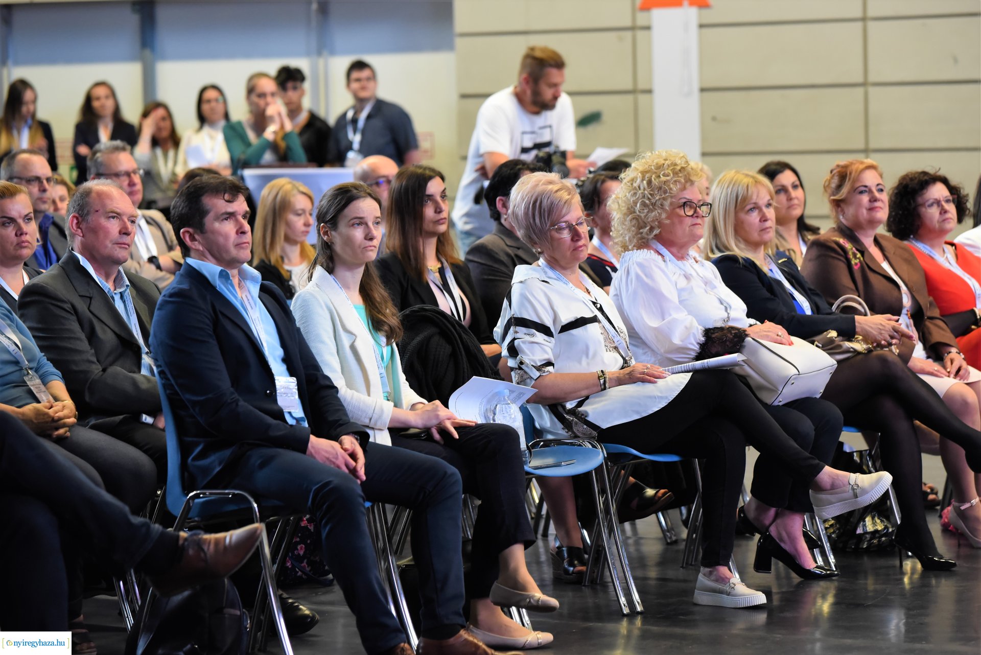 Helyben? Rendben! -  projektbemutató, szakmai konferencia 