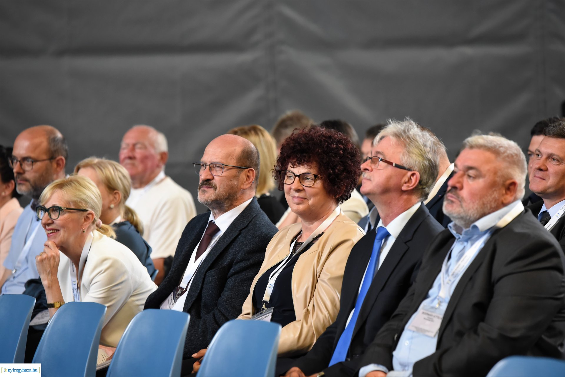 Helyben? Rendben! -  projektbemutató, szakmai konferencia 