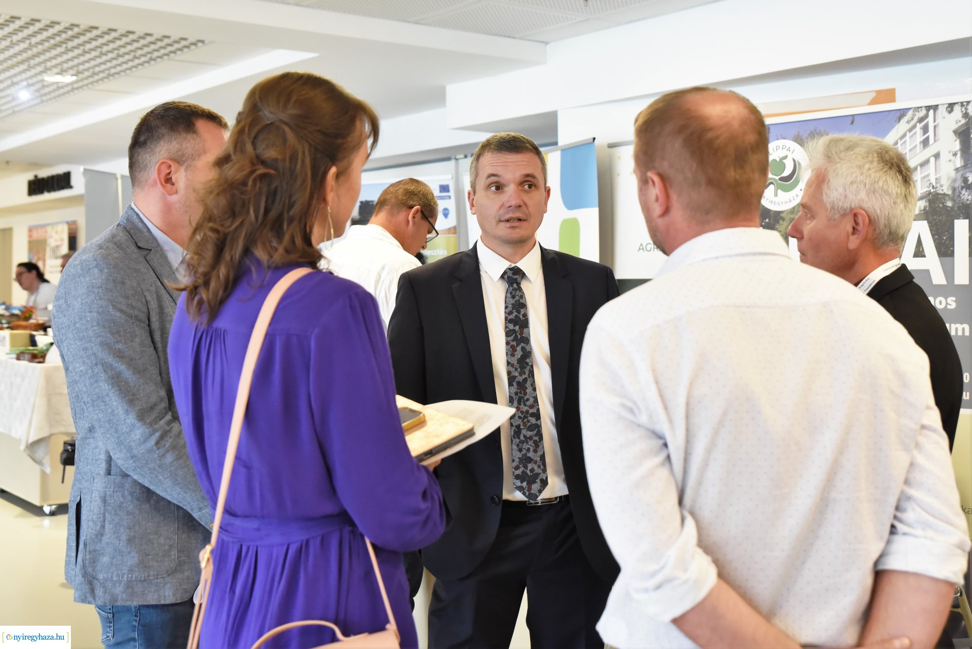 Helyben? Rendben! -  projektbemutató, szakmai konferencia 