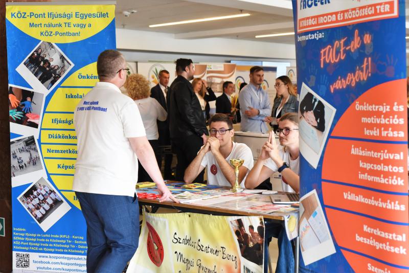 Helyben? Rendben! -  projektbemutató, szakmai konferencia 