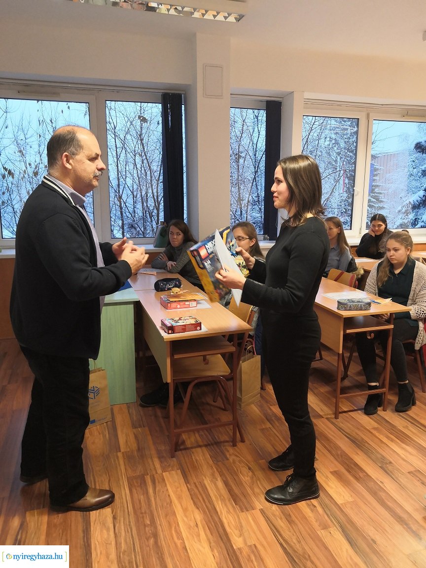 Helyesírásban versenyeztek a középiskolások az egyetemen