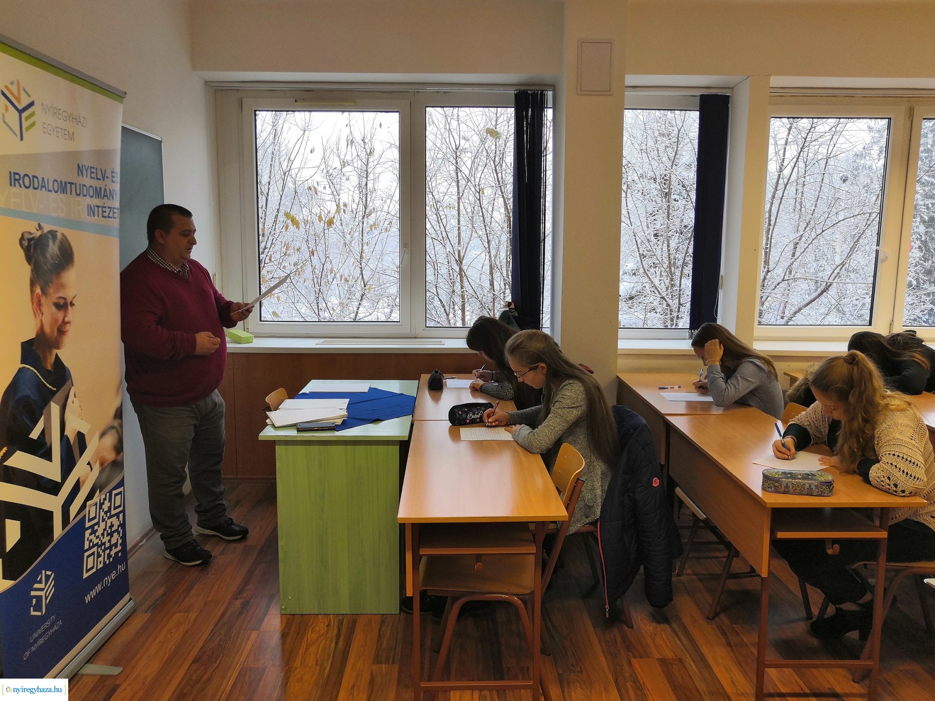 Helyesírásban versenyeztek a középiskolások az egyetemen