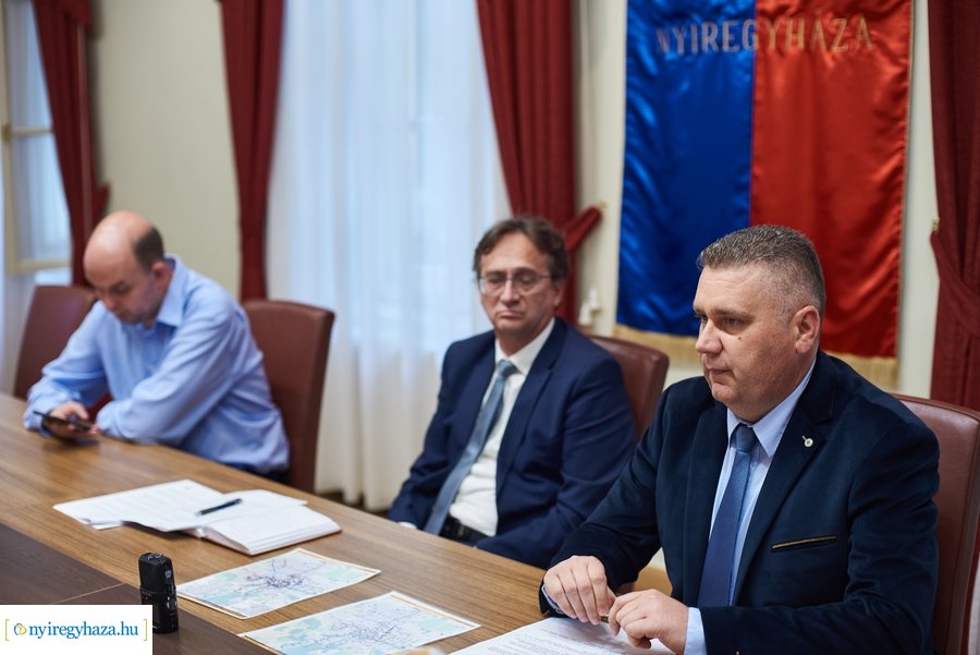 Helyi buszközlekedés fejlesztés - sajtótájékoztató