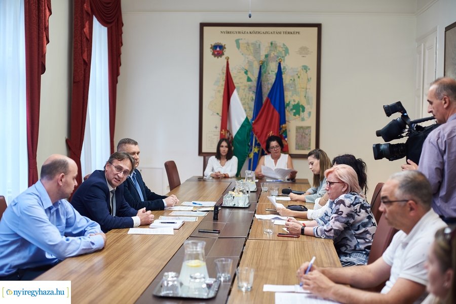 Helyi buszközlekedés fejlesztés - sajtótájékoztató