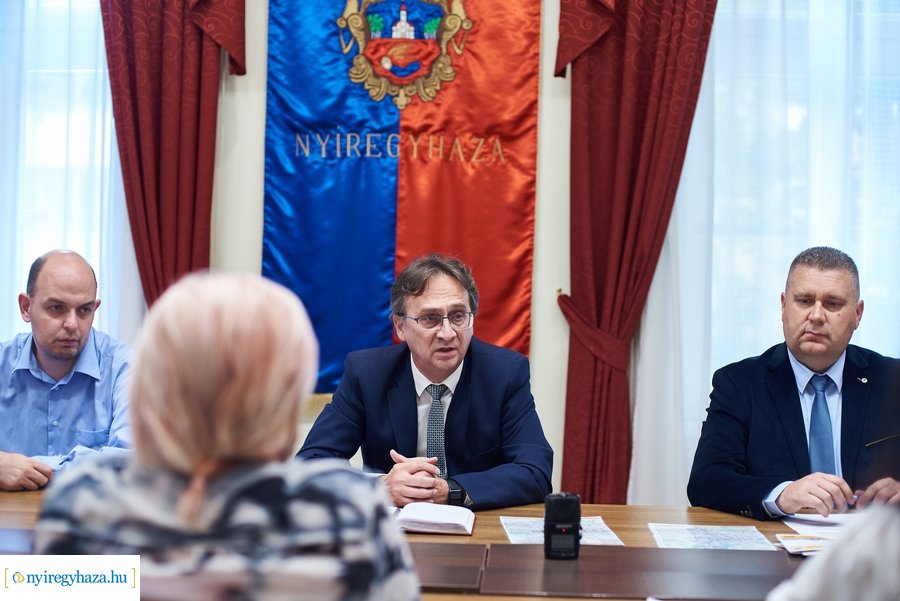 Helyi buszközlekedés fejlesztés - sajtótájékoztató