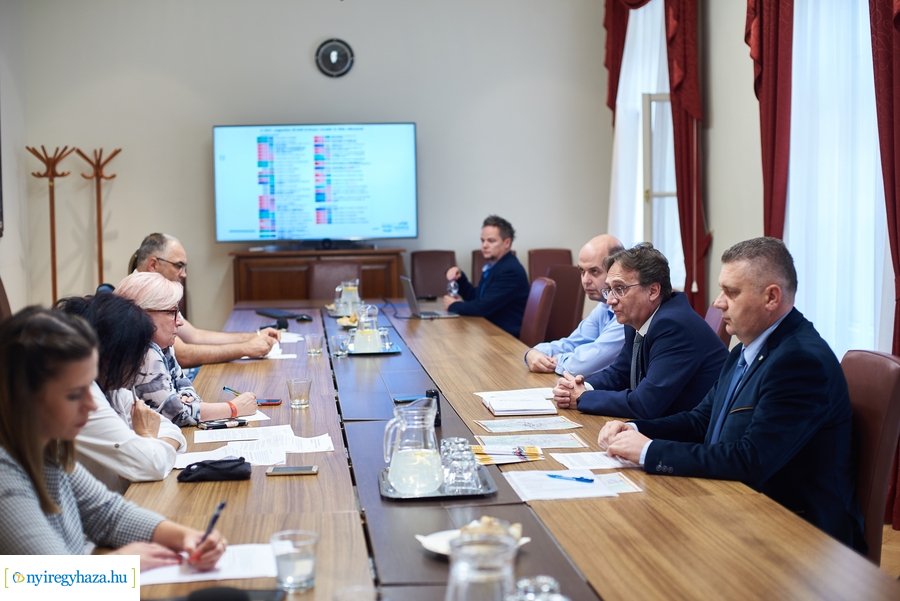 Helyi buszközlekedés fejlesztés - sajtótájékoztató