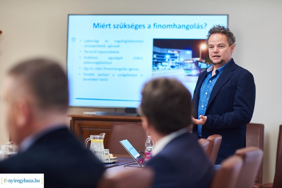 Helyi buszközlekedés fejlesztés - sajtótájékoztató