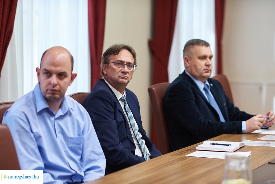 Helyi buszközlekedés fejlesztés - sajtótájékoztató