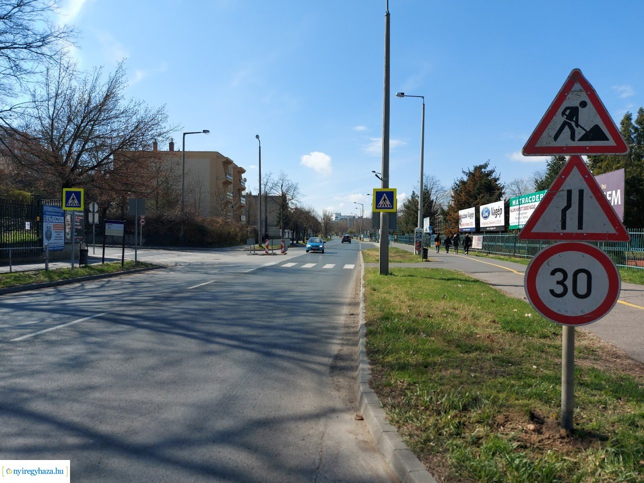 Helyreállítási munkálatok a Garibaldi utca és a Sóstói út kereszteződésében 