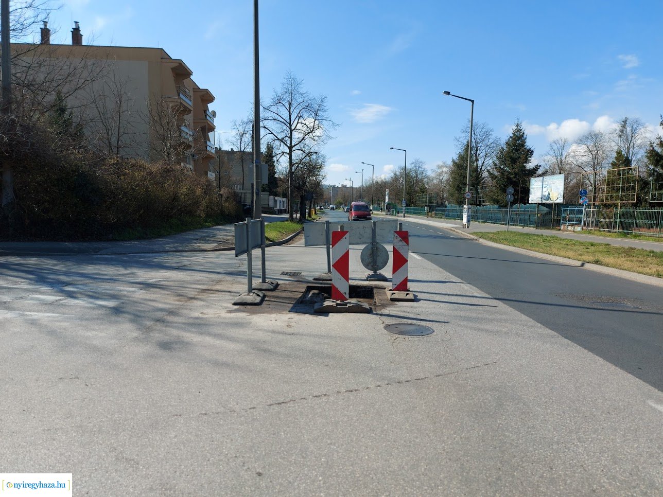 Helyreállítási munkálatok a Garibaldi utca és a Sóstói út kereszteződésében 