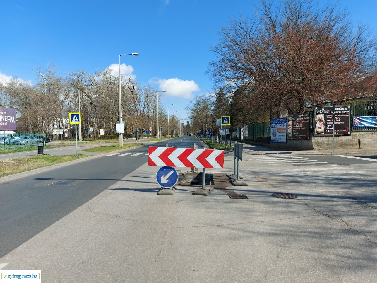 Helyreállítási munkálatok a Garibaldi utca és a Sóstói út kereszteződésében 