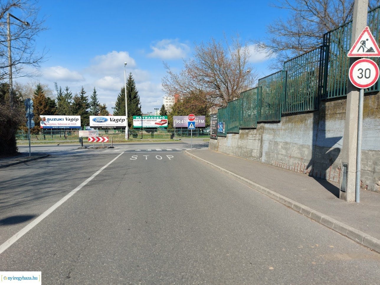 Helyreállítási munkálatok a Garibaldi utca és a Sóstói út kereszteződésében 