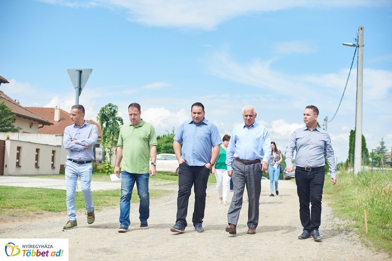 Helyszíni bejárás a Tenisz utcán