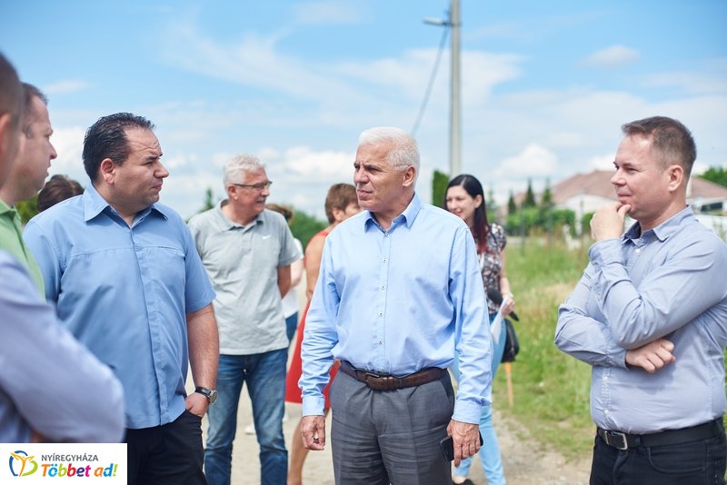 Helyszíni bejárás a Tenisz utcán