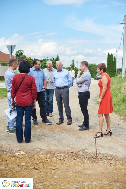 Helyszíni bejárás a Tenisz utcán