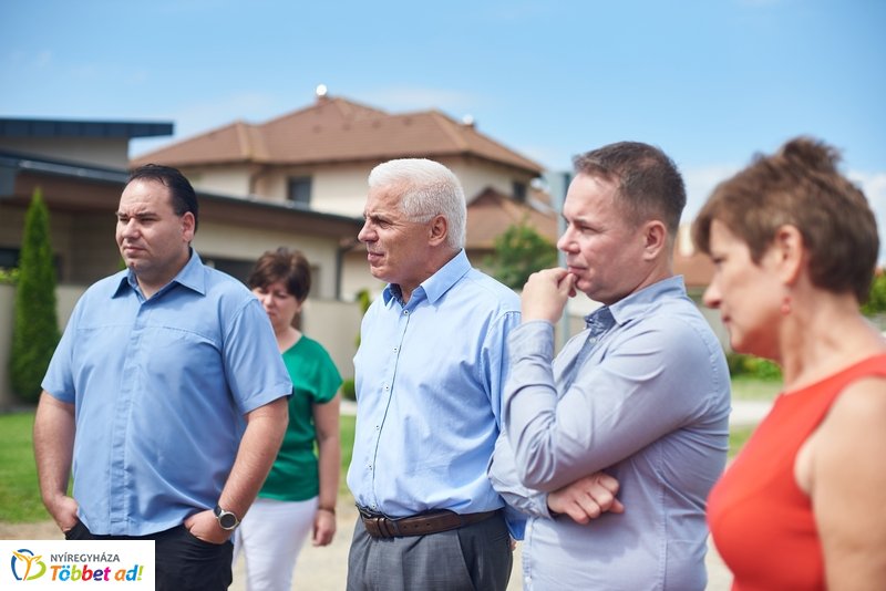 Helyszíni bejárás a Tenisz utcán