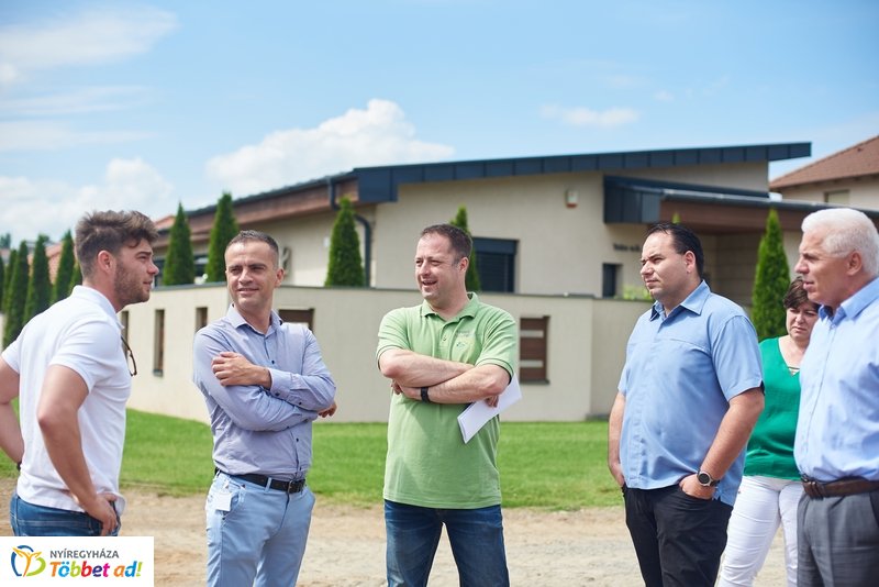 Helyszíni bejárás a Tenisz utcán