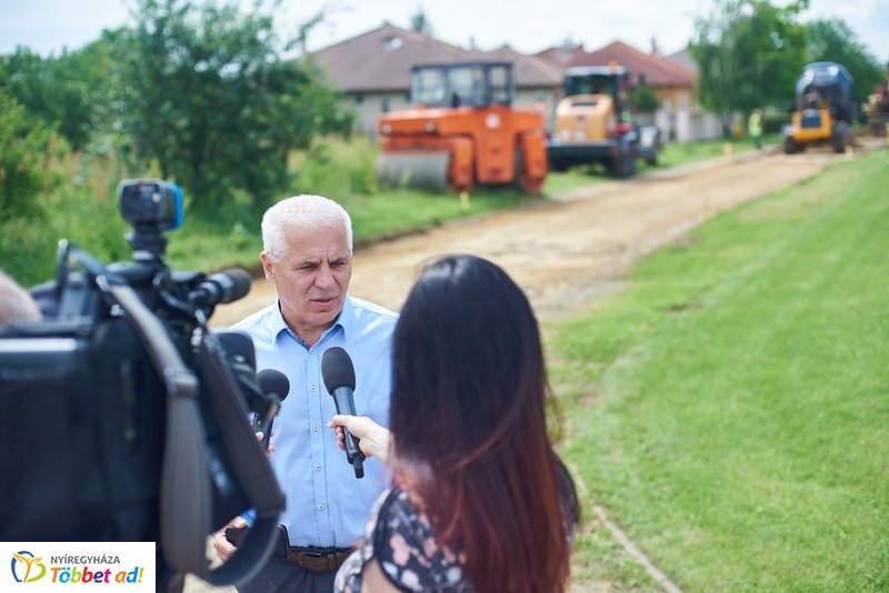 Helyszíni bejárás a Tenisz utcán