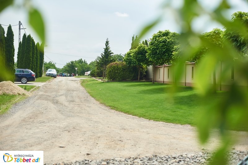 Helyszíni bejárás a Tenisz utcán
