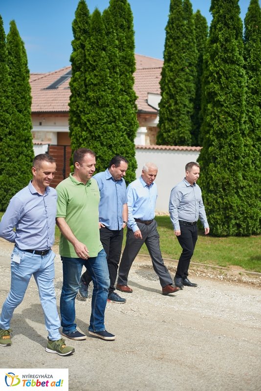 Helyszíni bejárás a Tenisz utcán