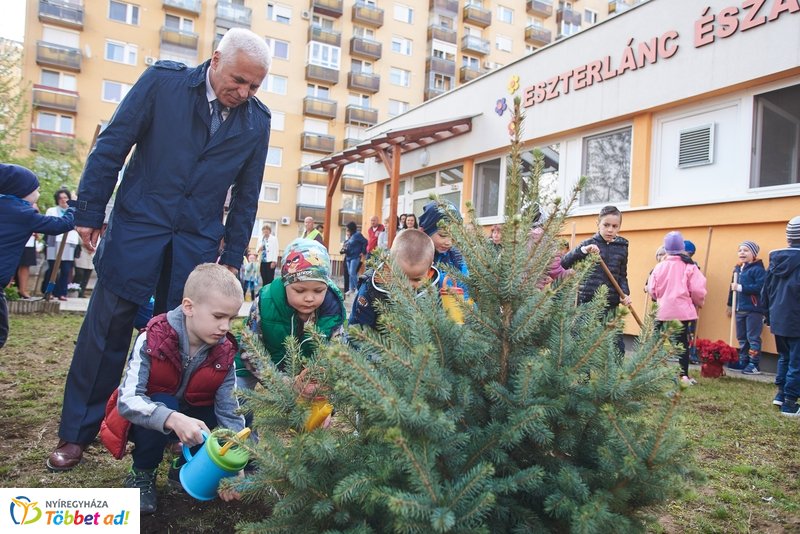 Helyszíni bejárás az Eszterlánc óvodában