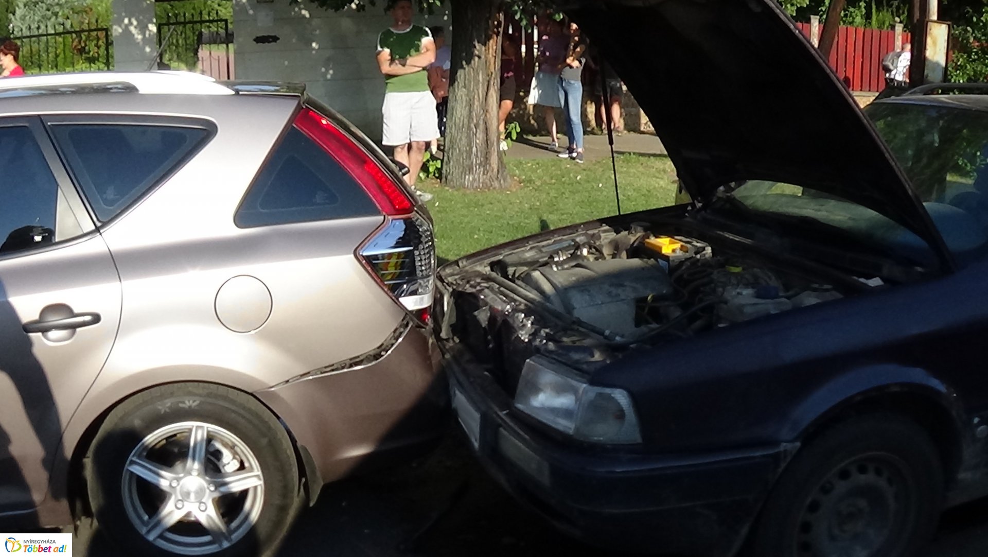 Helyszíni fotók a Sóstói úton történt tömeges karambolról