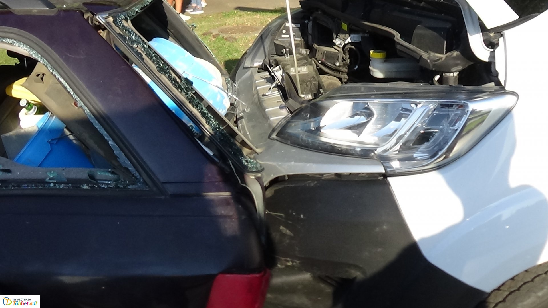 Helyszíni fotók a Sóstói úton történt tömeges karambolról