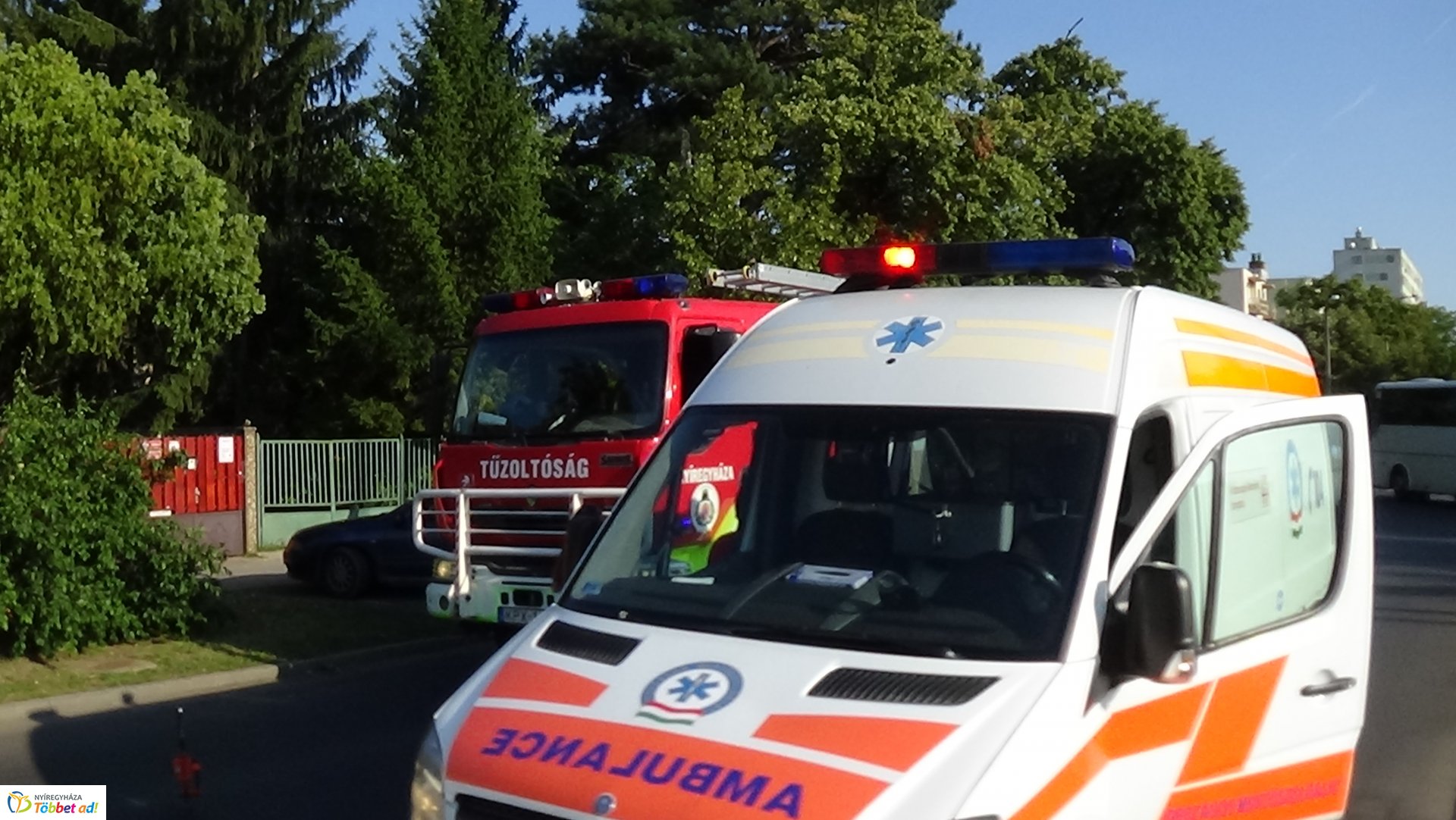 Helyszíni fotók a Sóstói úton történt tömeges karambolról