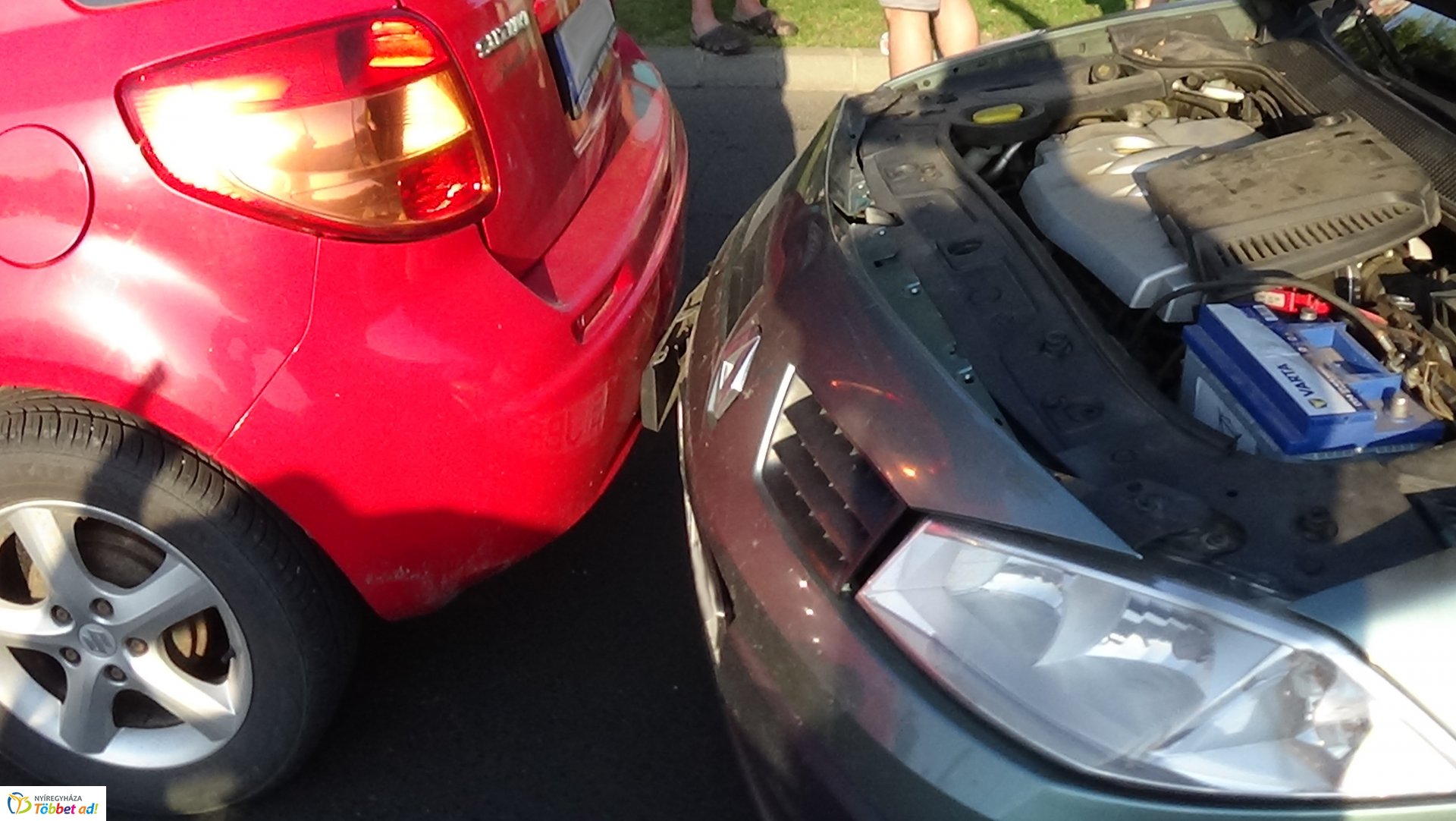 Helyszíni fotók a Sóstói úton történt tömeges karambolról