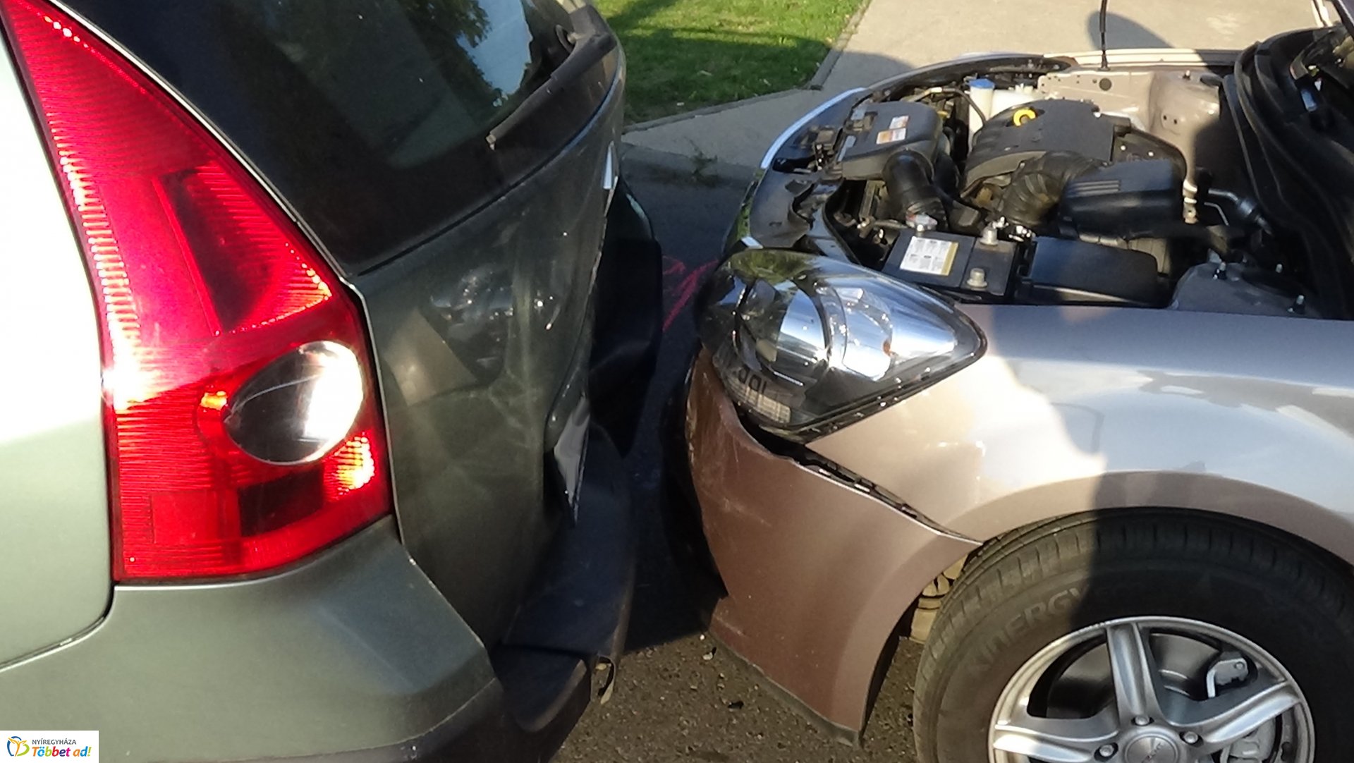 Helyszíni fotók a Sóstói úton történt tömeges karambolról