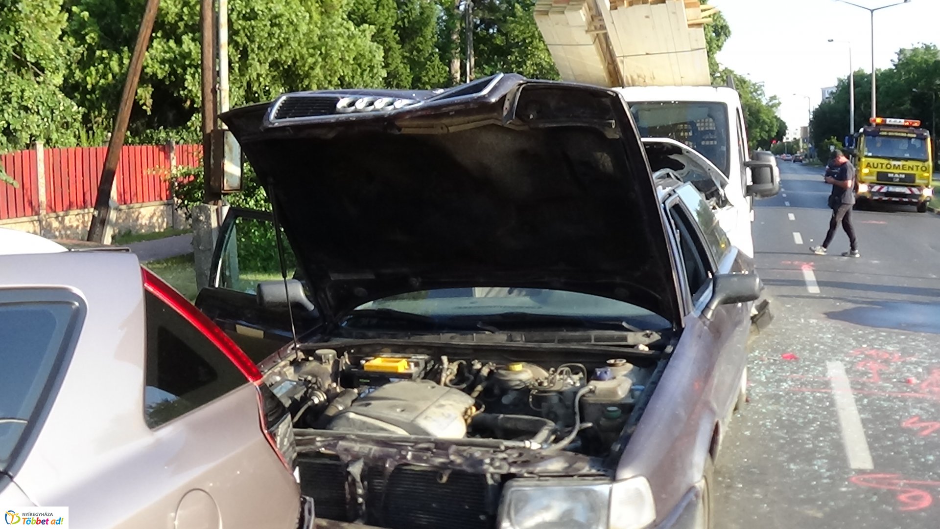Helyszíni fotók a Sóstói úton történt tömeges karambolról
