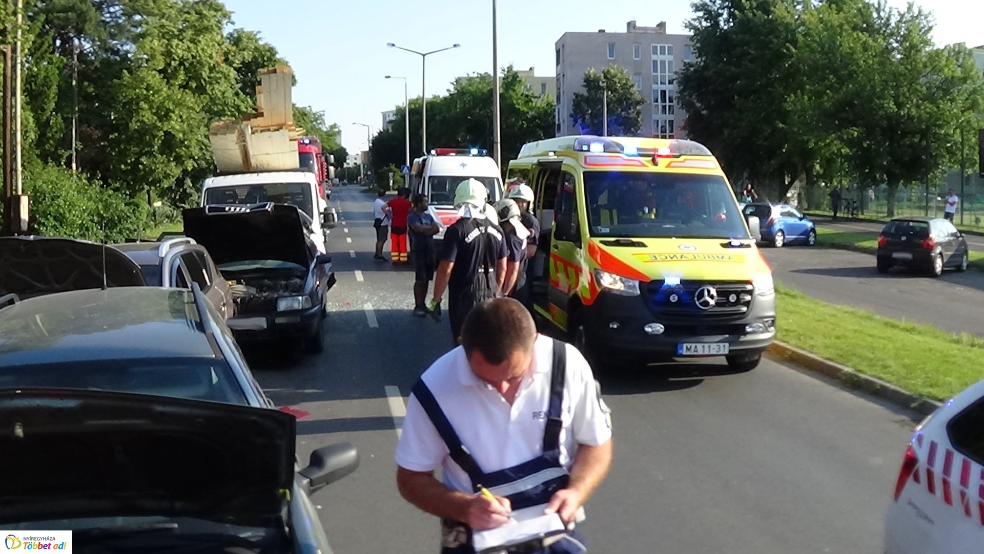 Helyszíni fotók a Sóstói úton történt tömeges karambolról