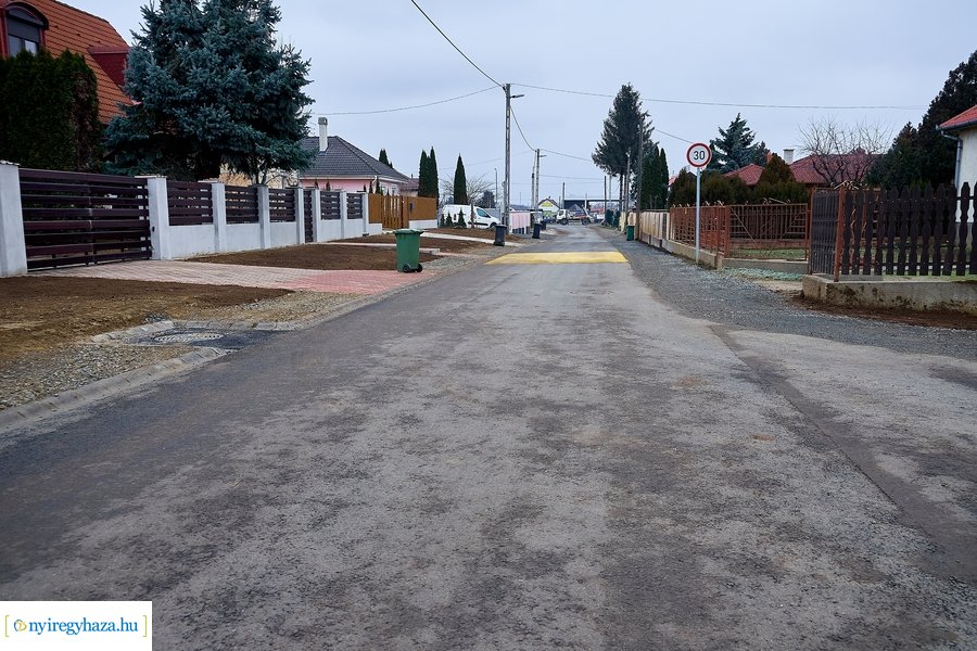 Helyszíni szemle a Felhő utcán