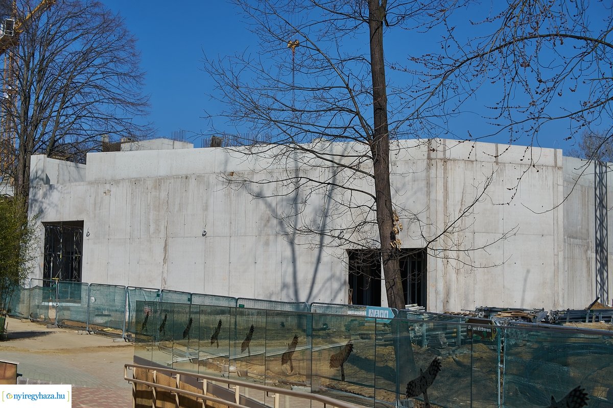 Helyszíni szemle a Jégkorszak munkálatainál