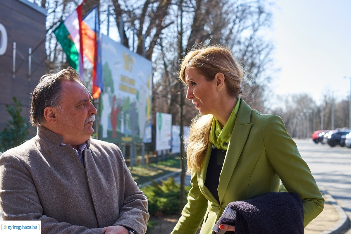 Helyszíni szemle a Jégkorszak munkálatainál