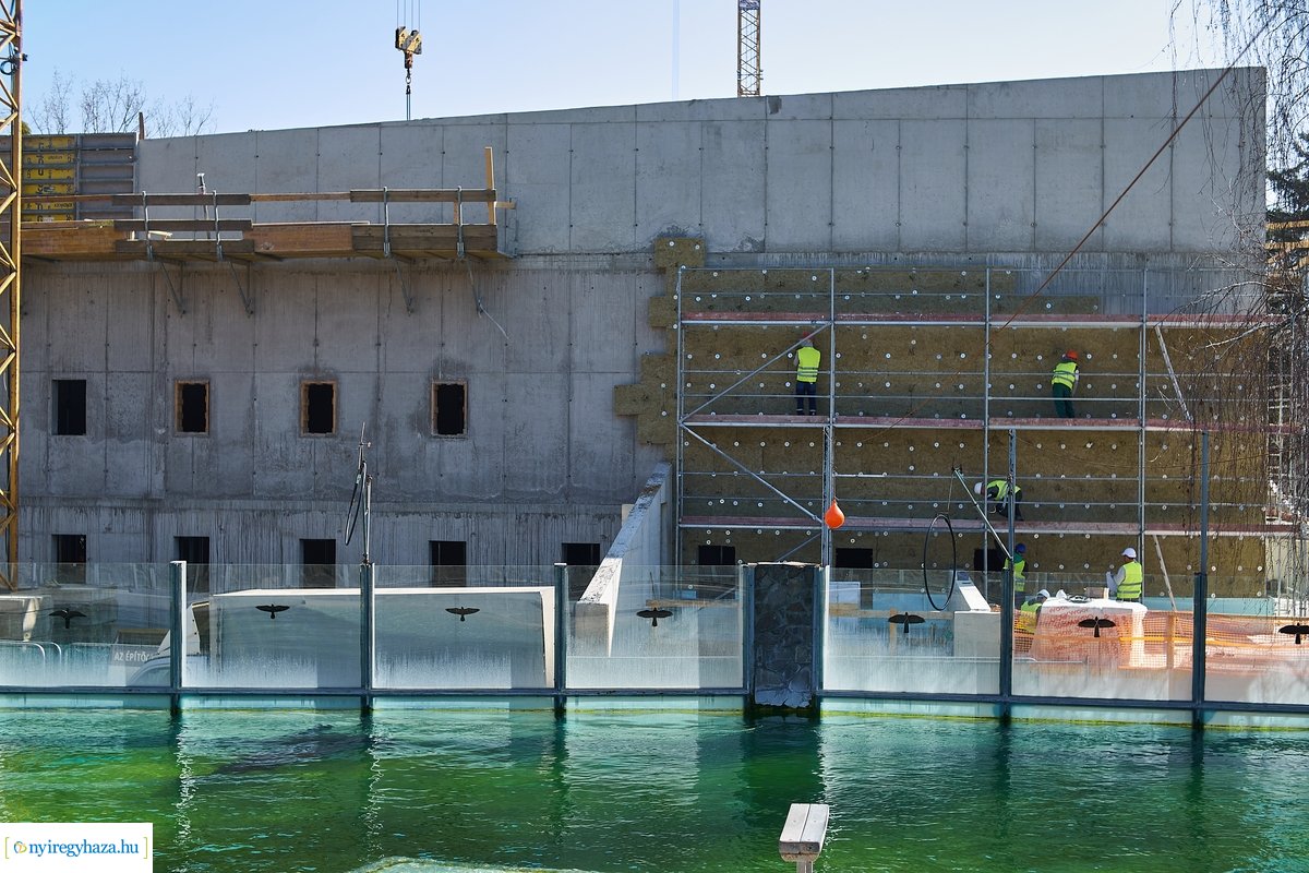 Helyszíni szemle a Jégkorszak munkálatainál