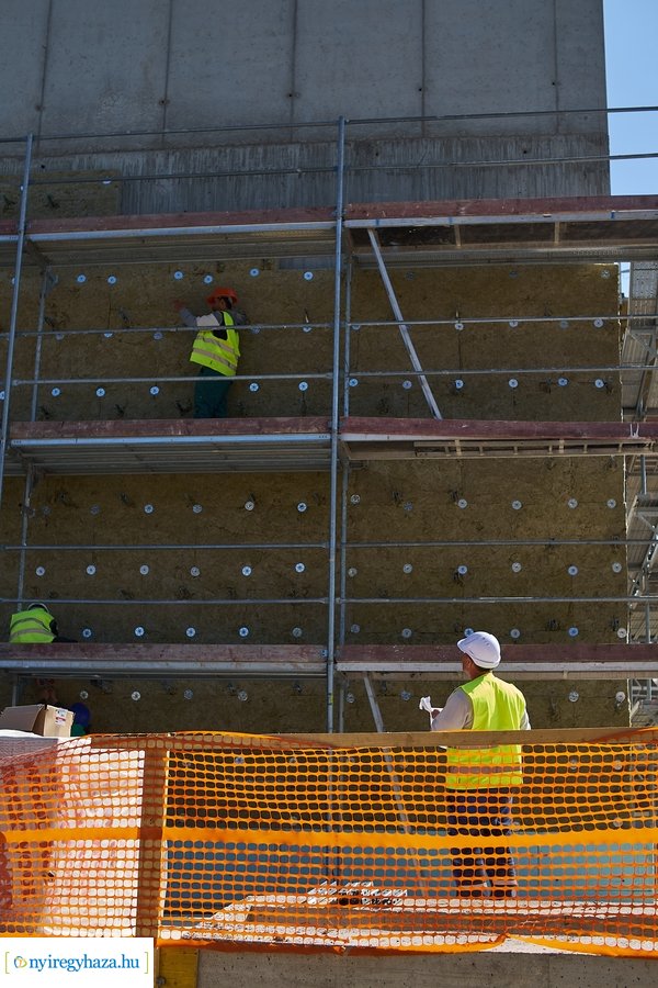 Helyszíni szemle a Jégkorszak munkálatainál