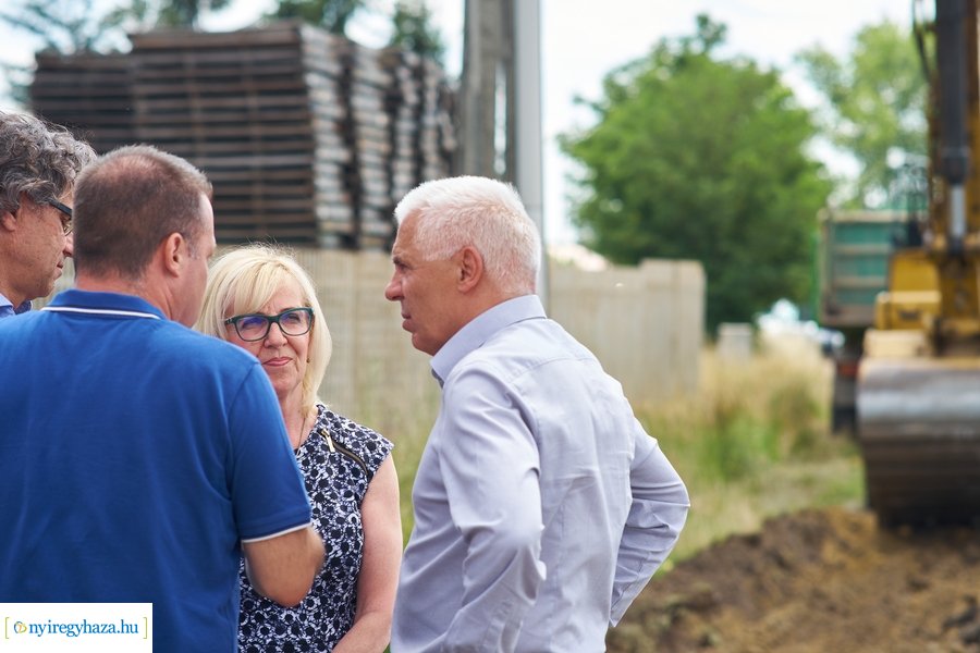 Helyszíni szemle a rozsrétszőlői bekötő úton