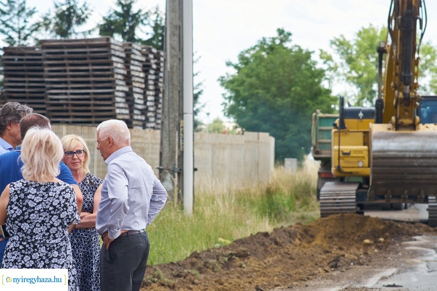 Helyszíni szemle a rozsrétszőlői bekötő úton