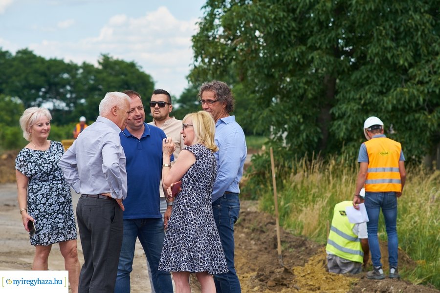 Helyszíni szemle a rozsrétszőlői bekötő úton