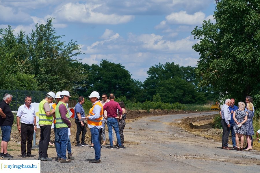 Helyszíni szemle a rozsrétszőlői bekötő úton