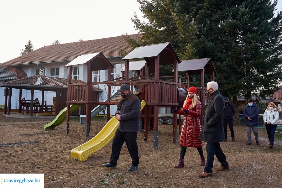 Helyszíni szemle a sóstóhegyi iskolában