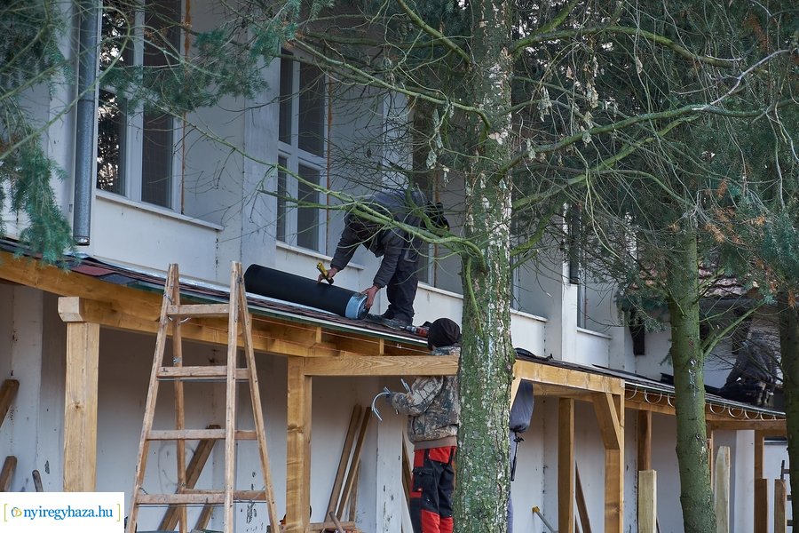 Helyszíni szemle a sóstóhegyi iskolában