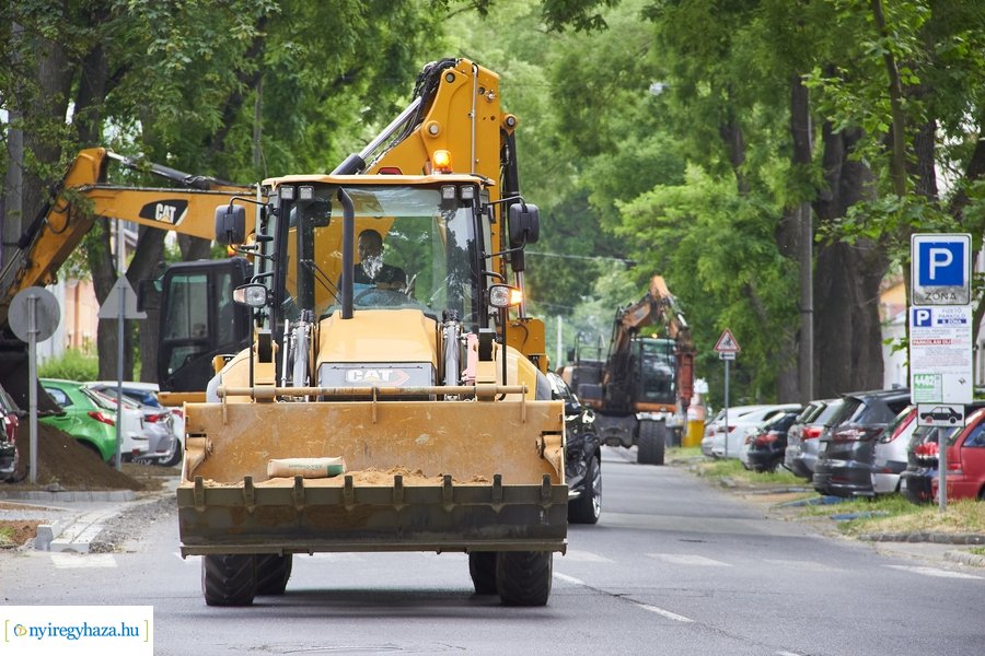 Helyszíni szemle a Szarvas utca felújításánál