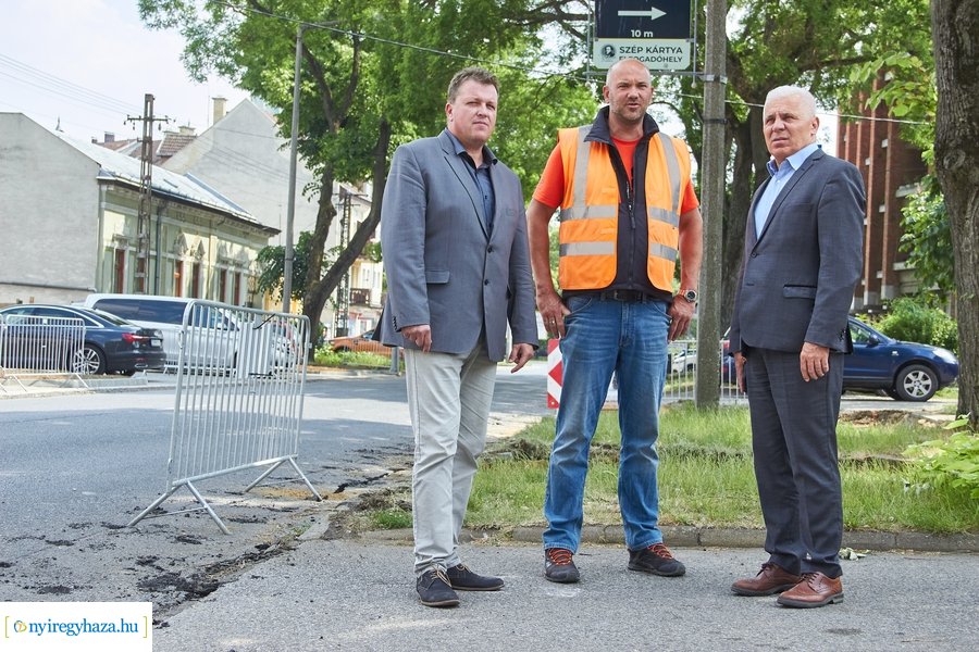 Helyszíni szemle a Szarvas utca felújításánál
